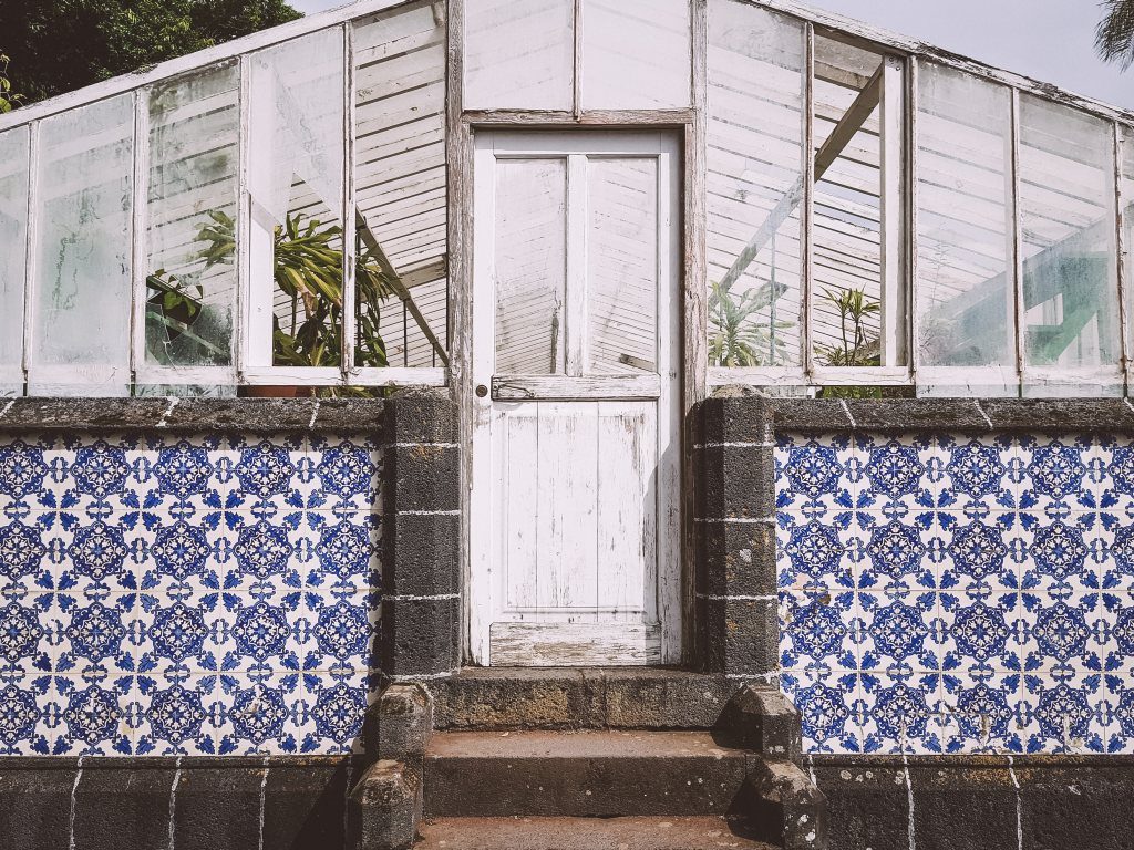Gewächshaus im Botanischen Garten in Ponta Delgada auf der Azoren Insel Sao Miguel