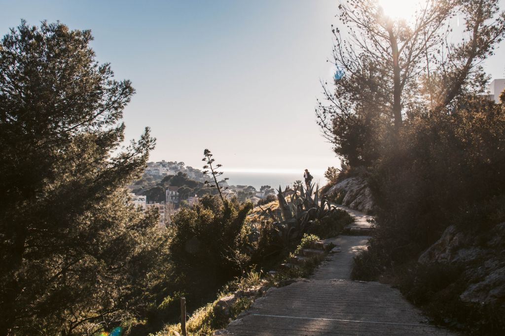 Auf dem Weg hinauf zur Basilika Notre-Dame-de-la-Garde Marseille Sehenswürdigkeiten Reisetipps und Ausflüge
