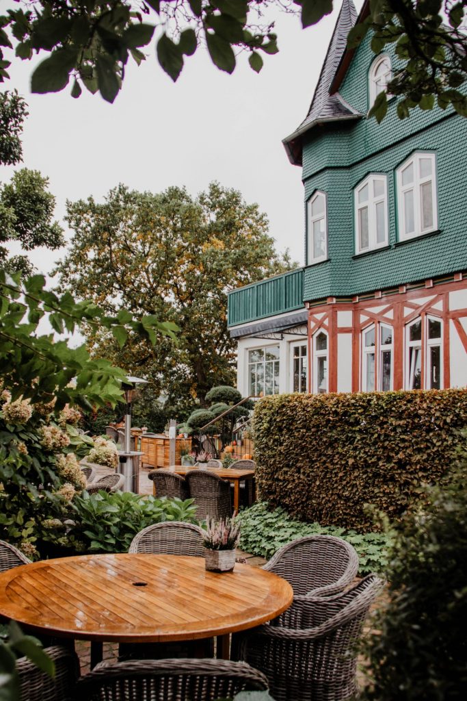 Das zauberhafte Restaurant Waldschlösschen in Dagobertshausen strahlt schon von Außen Gemütlichkeit aus...