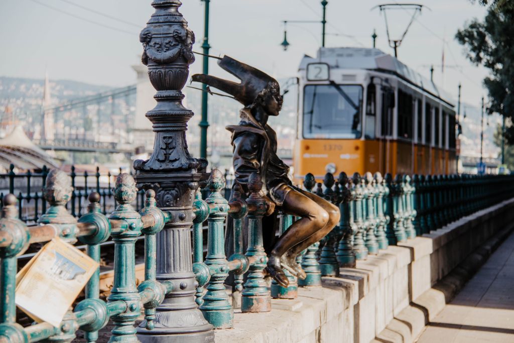 Straßenbahn und Kunst in Budapest